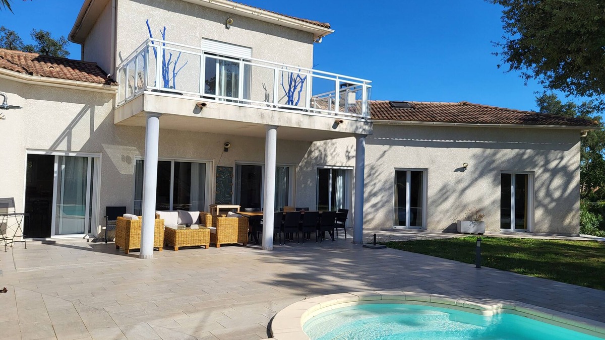 Morta Villa | Quiet, air-conditioned villa with private pool 5 minutes from sea and mountains.