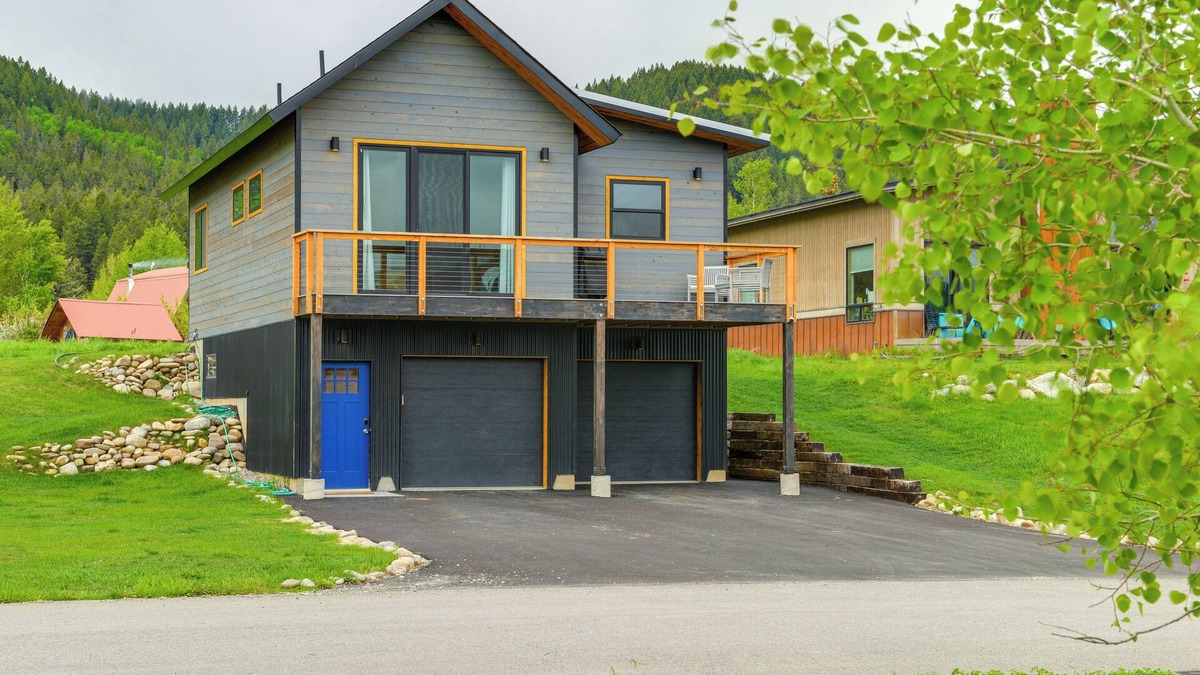Alpine House | Quiet Alpine Hideaway w/Panoramic Mountain Views!