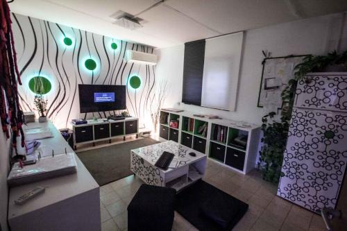 Mishmar HaShiv'a Apartment | Quiet and beautiful bungalow near to old Jaffa City