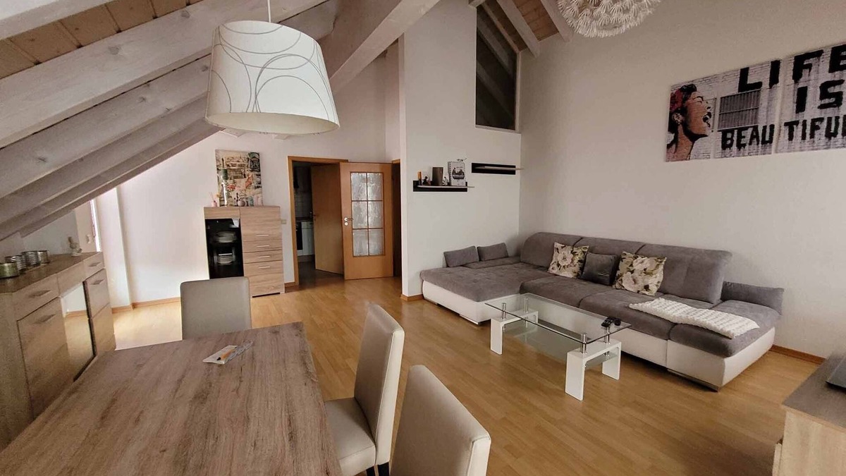 Hilzingen Apartment | Quiet and bright top floor apartment (68sqm) with balcony