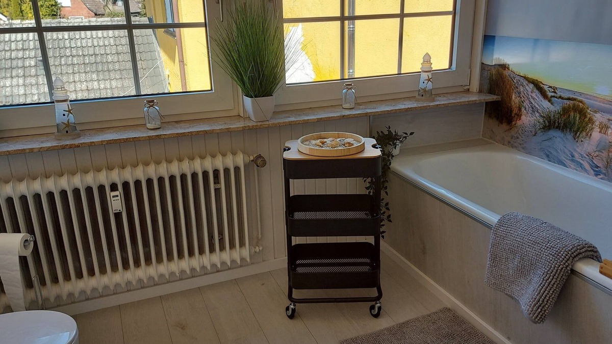 Friedeburg Apartment | Quiet and centrally located apartment (approx. 80m/2) Friedeburg "The gateway to the North Sea"
