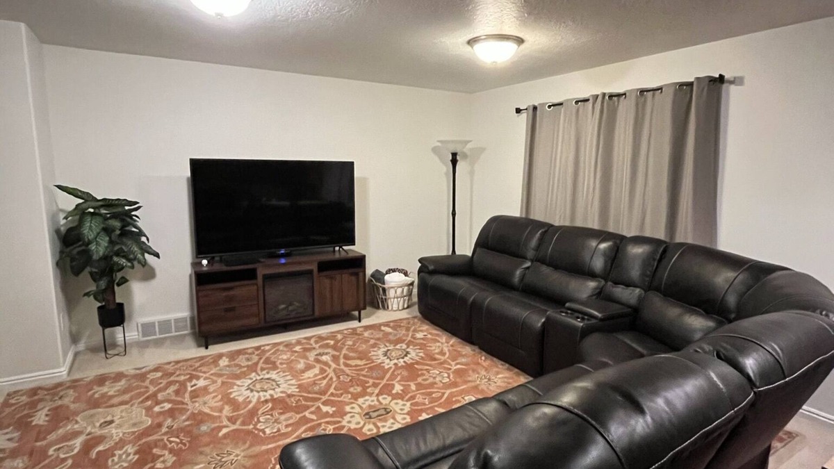 North Salt Lake House | Quiet and comfortable home near SLC and ski resorts