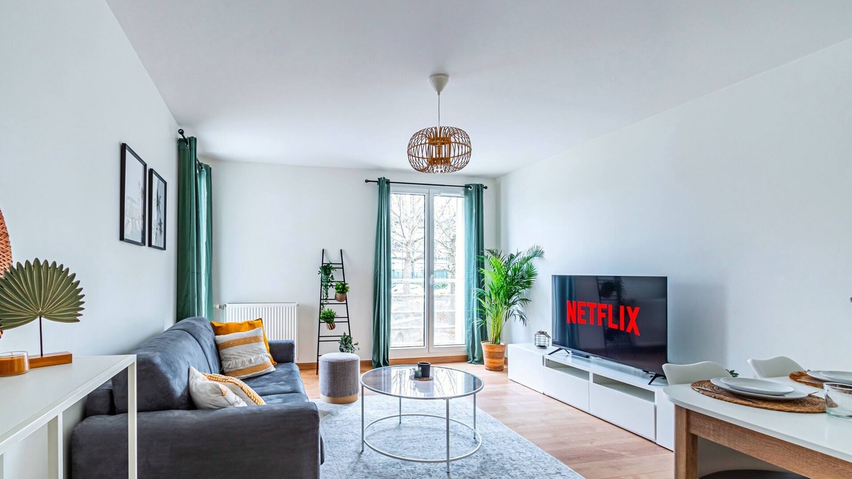 Elancourt Apartment | Quiet and comfortable T2 apartment - Near SQY and Versailles