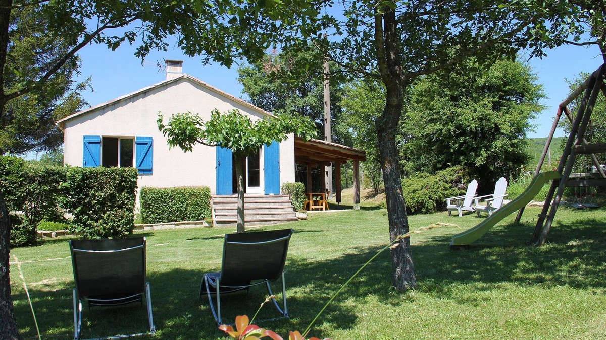 Banon House | Quiet and comfortable Provencal house with pool and large open garden