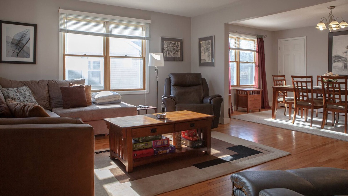 Columbia House | Quiet and Comfortable 2BR House 1mile to MIZZOU and Downtown!