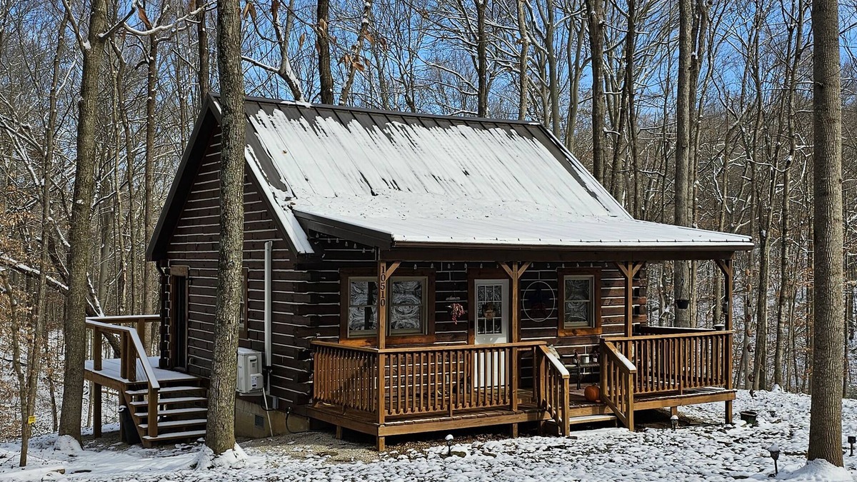 Birdseye Cabin | Quiet and Comfy cabin at Patoka Lake