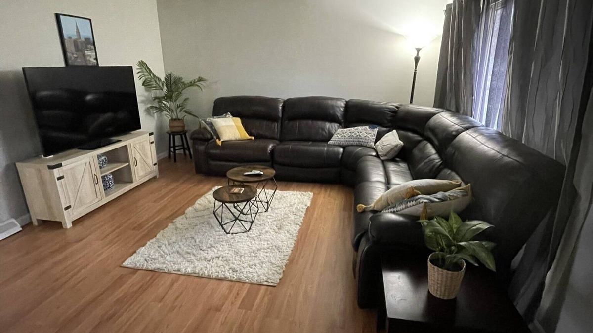 Old Brooklyn House | Quiet and Cozy home near HOSPITALS!