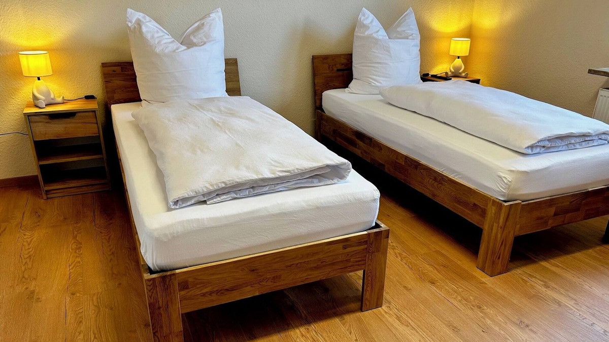 Alheim Apartment | Quiet and naturally situated vacation apartment - Little Red Riding Hood with 3 bedrooms