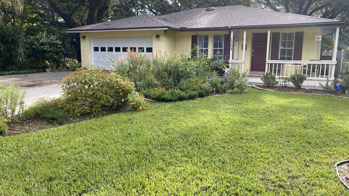 Mount Dora House | Quiet and peaceful yet walk to Charming Downtown MT. Dora