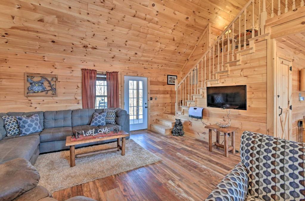 Berea House | Quiet and Secluded Berea Cabin on 70-Acre Farm!
