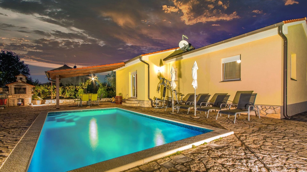 Krmed Villa | Quiet and secluded, minutes from the beach, private pool in a beautiful garden
