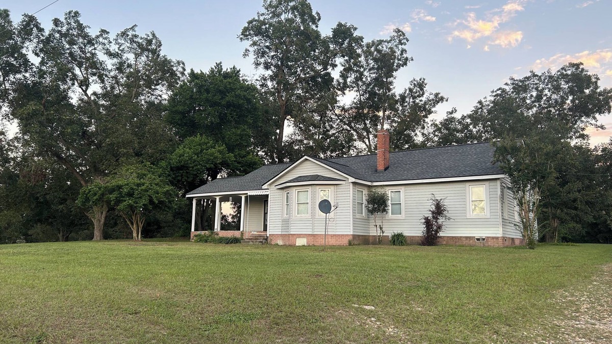 Colquitt County House | Quiet and spacious home nestled in a pecan orchard and surrounded by farm land
