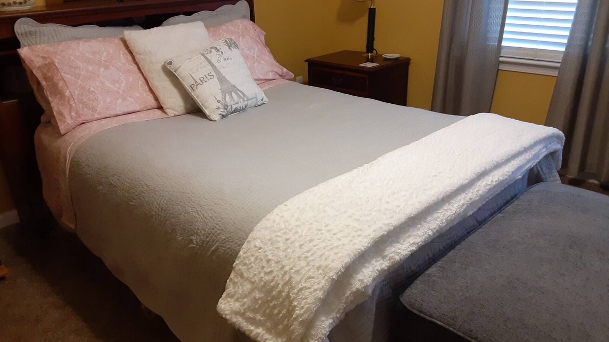 Adrian Bed & Breakfast | Quiet and Spacious, in Tranquil Neighborhood private rm