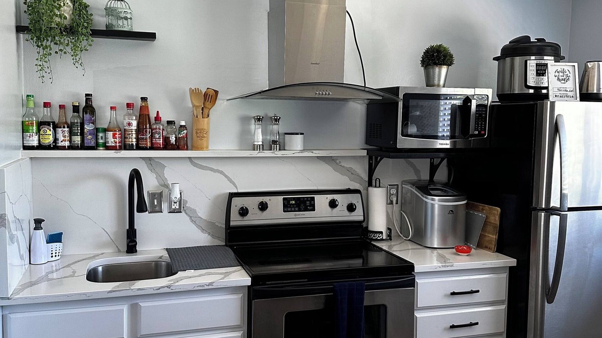 Ogden Apartment | Quiet and very cozy apartment, very close to the freeway and lakes.