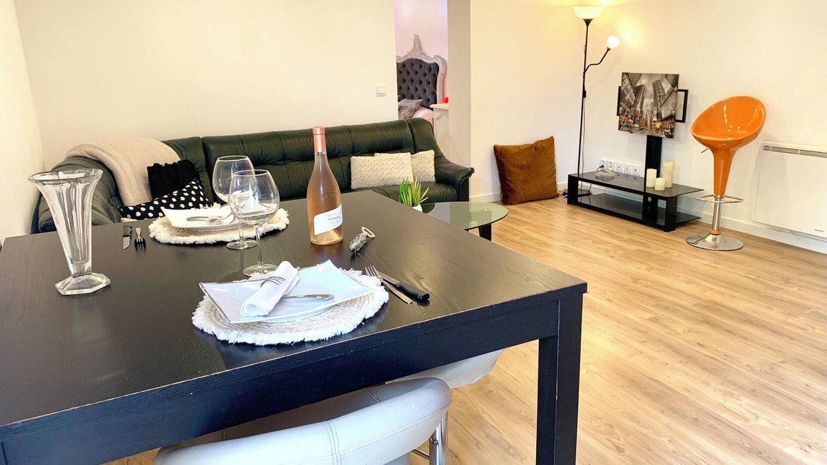 Le Puy-Sainte-Reparade Apartment | Quiet apartment in Provencal countryside