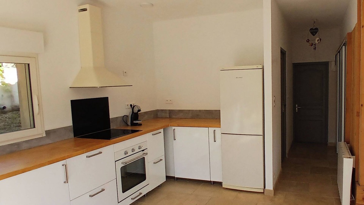 Sagries Apartment | QUIET APARTMENT 3kms from Uzès. Edge of garrigue. Swimming pool. Ideal for couples