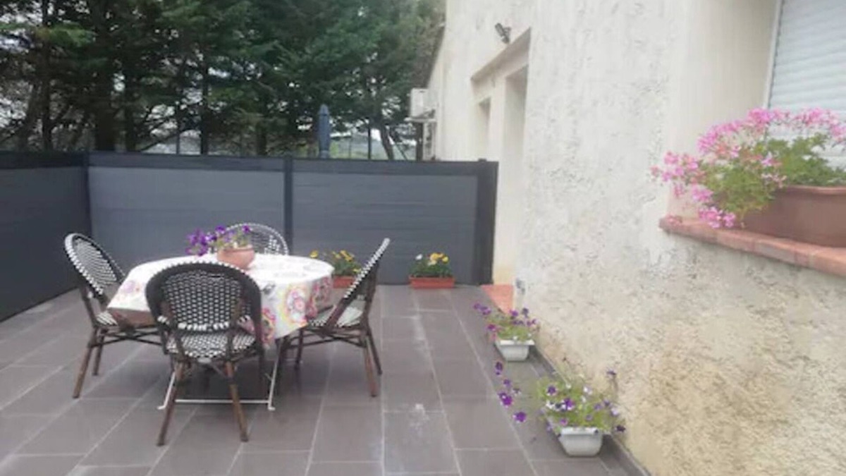 Est Apartment | Quiet apartment with terrace in the Provencal countryside