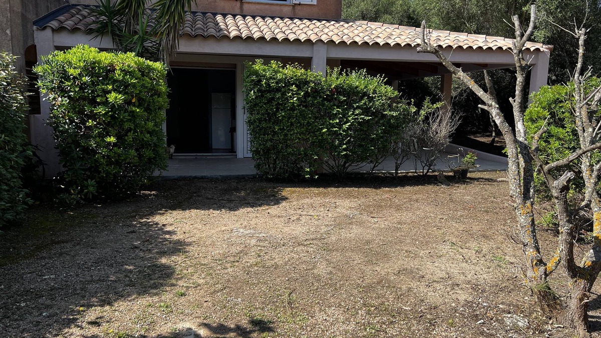 Sainte-Lucie-de-Porto-Vecchio Apartment | Quiet apartment, land 5000 sqm, ideally situated, beach Pinarello