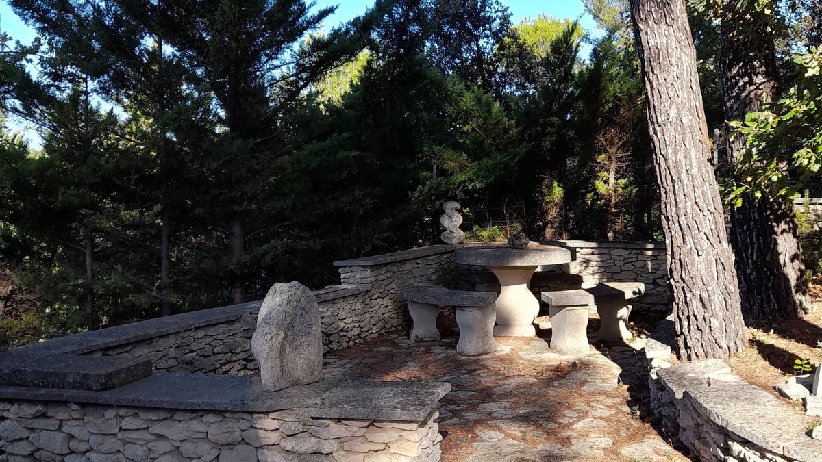 Lacoste Apartment | Quiet apartment under the large cedar tree with breathtaking views of the Luberon.