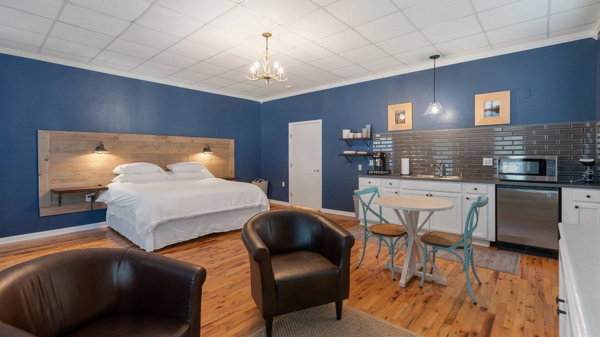 Brownsville House | Quiet Apartment