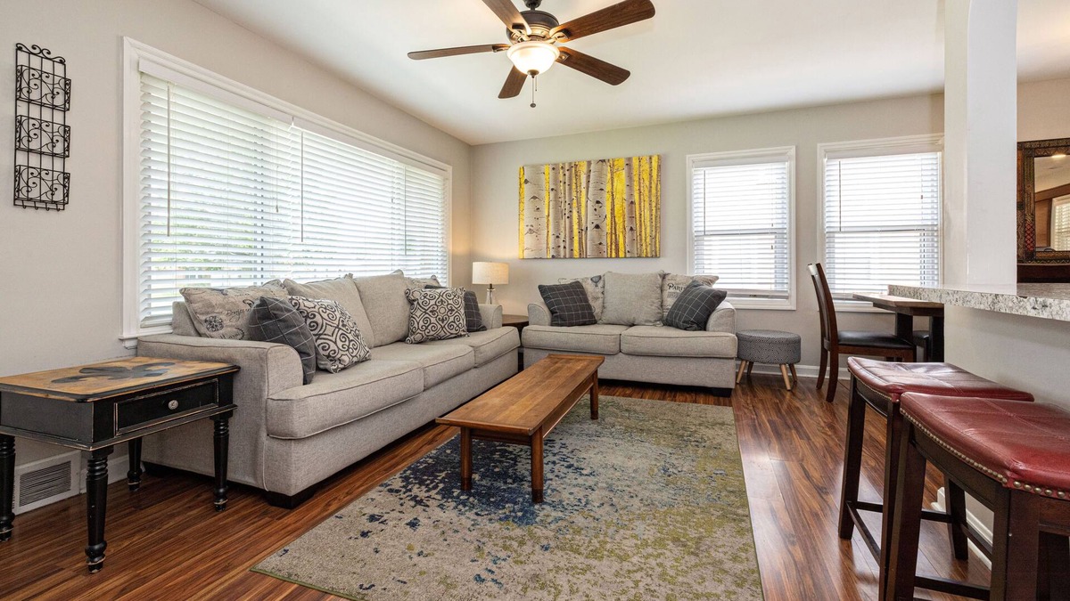Hikes Point House | Quiet Area - Expressway Nearby - Families Welcome!