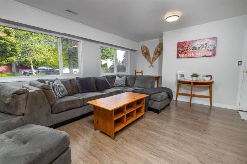 Maple Ridge House | Quiet Area Near Downtown Walkable To Cafes
