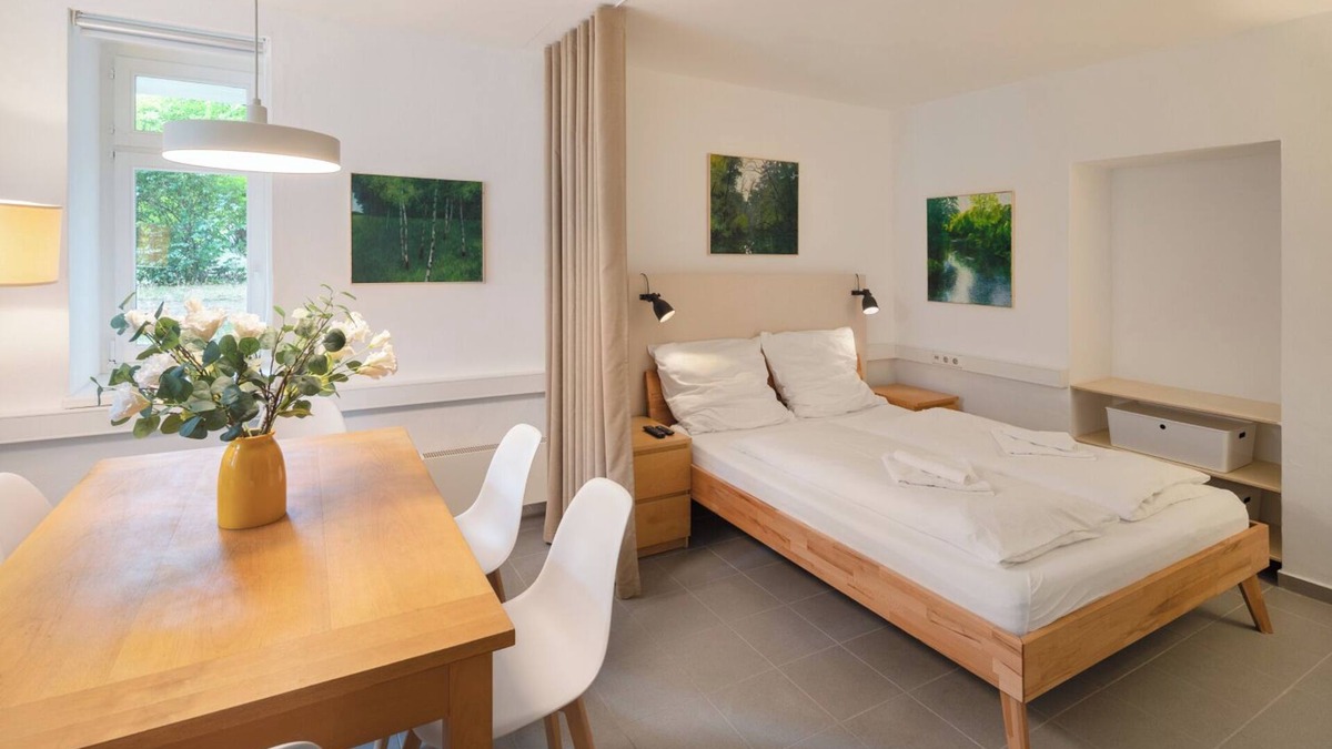 Zentrum-Nordwest Apartment | Quiet backyard oasis for 1 to 9 people | WLAN | SmartTV | washing machine | dryer