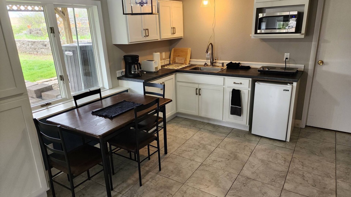 Pullman House | Quiet basement house with own entrance and slight views of WSU.