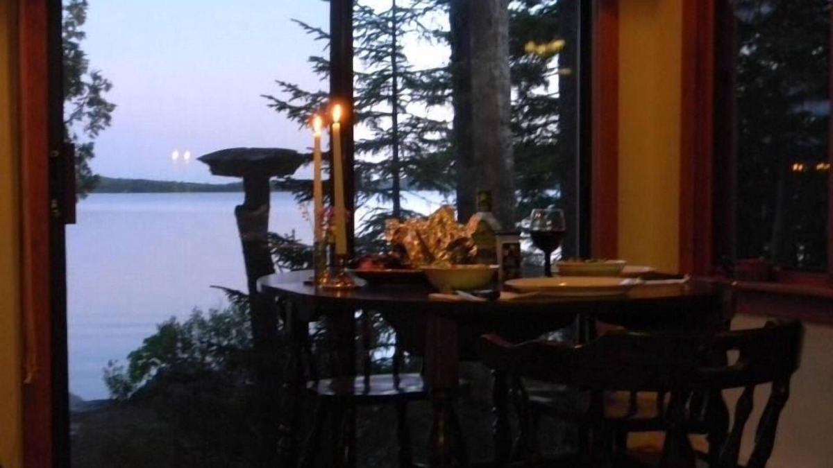Franklin Cottage | Quiet Beachfront Artist's Home