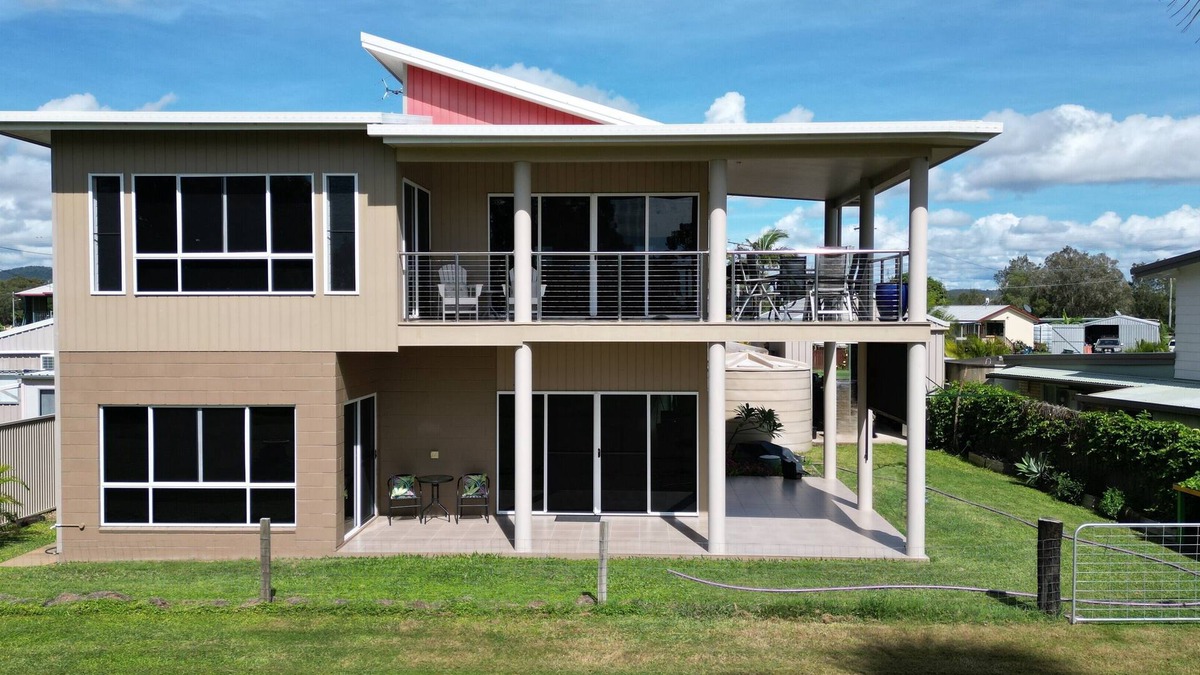 Turkey Beach House | Quiet beachside accommodation - Fishing, crabbing, relaxing on 'Turkey Time'