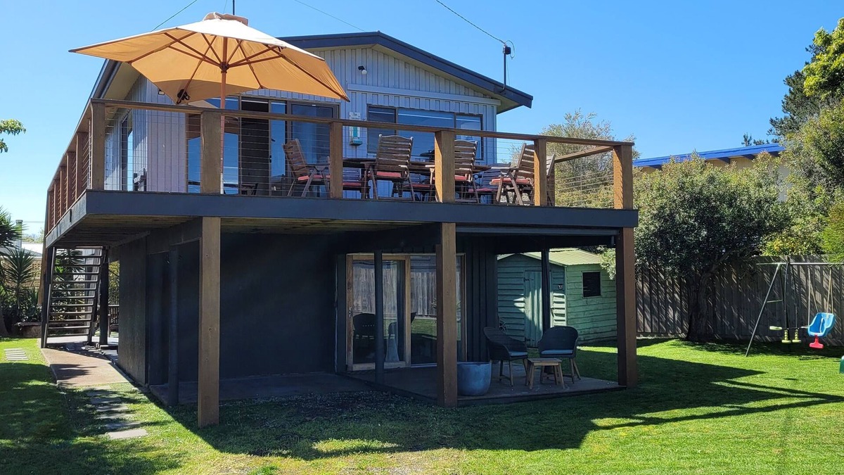 Coronet Bay House | Quiet beachside getaway on foreshore