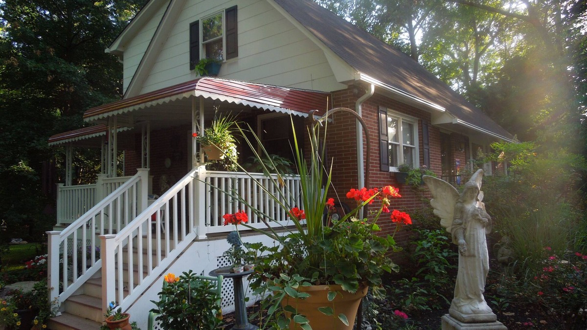Middle River House | Quiet Bird River Bungalow and Nature Retreat Pet Friendly