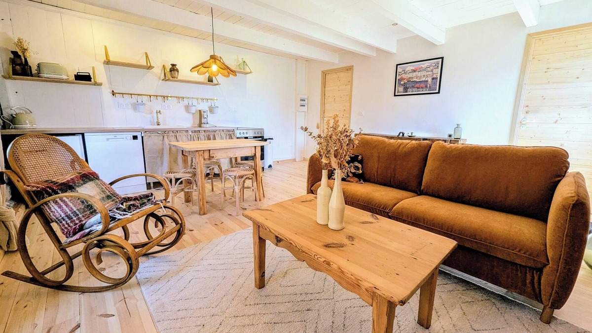 Mazet-Saint-Voy Apartment | Quiet bohemian chic apartment, La Tanière
