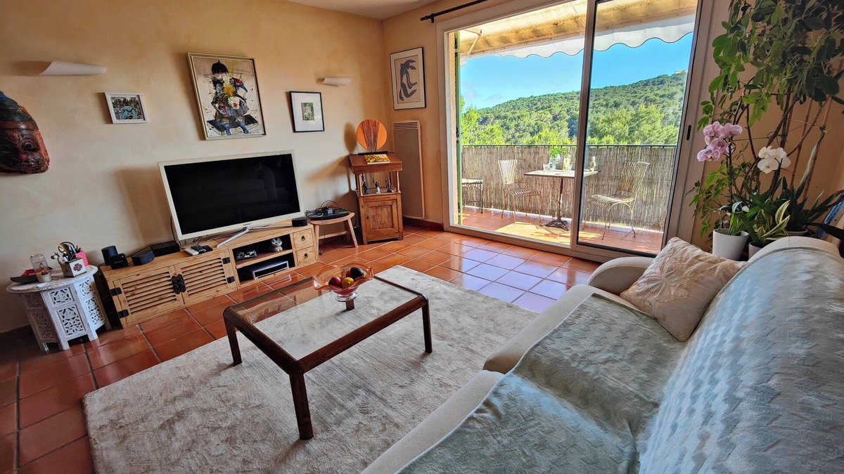 Mougins Apartment | Quiet, bright duplex apartment in a green setting