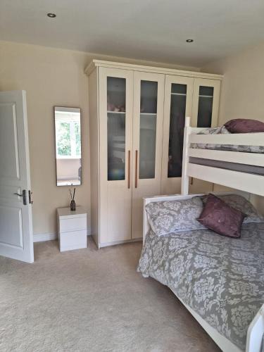 Malahide Apartment | Quiet & Bright Room
