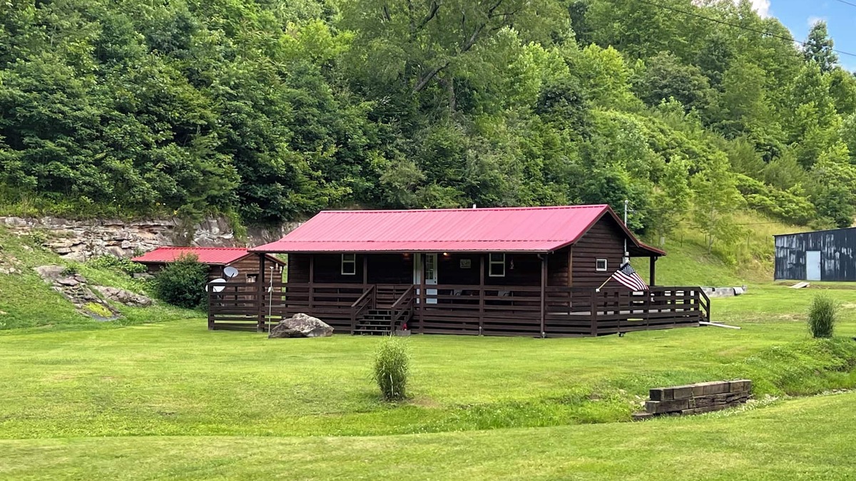 Genoa Cabin | Quiet cabin in the hills close to the trails and other outdoor activities.