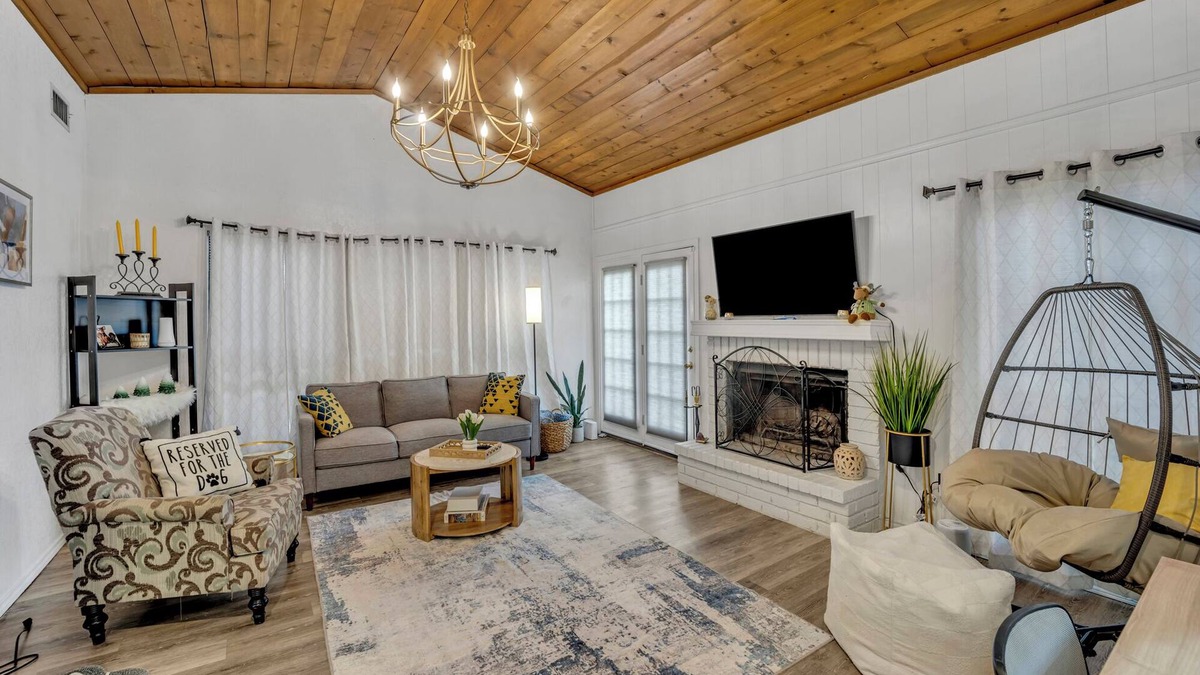 North Arlington House | Quiet Casa Felice, fully furnished, utilities paid , located in N. Arlington