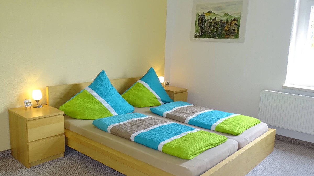 Rathmannsdorf Apartment | Quiet, central and large apartment for up to 8 people, terrace, near the Elbe