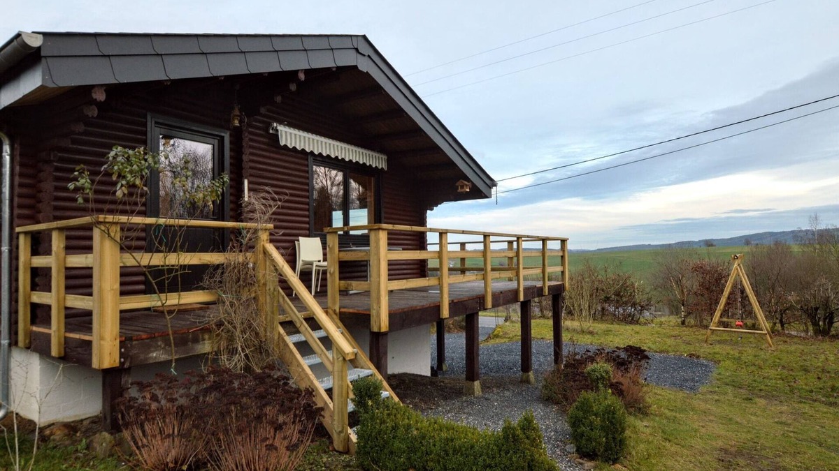Ortheuville Ski Chalet | Quiet chalet with panoramic view and fenced garden