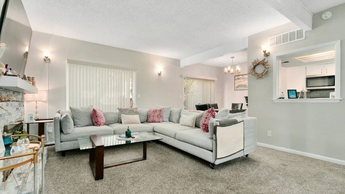 Lenexa House | Quiet & Charming 2BR/1.5BA Townhome