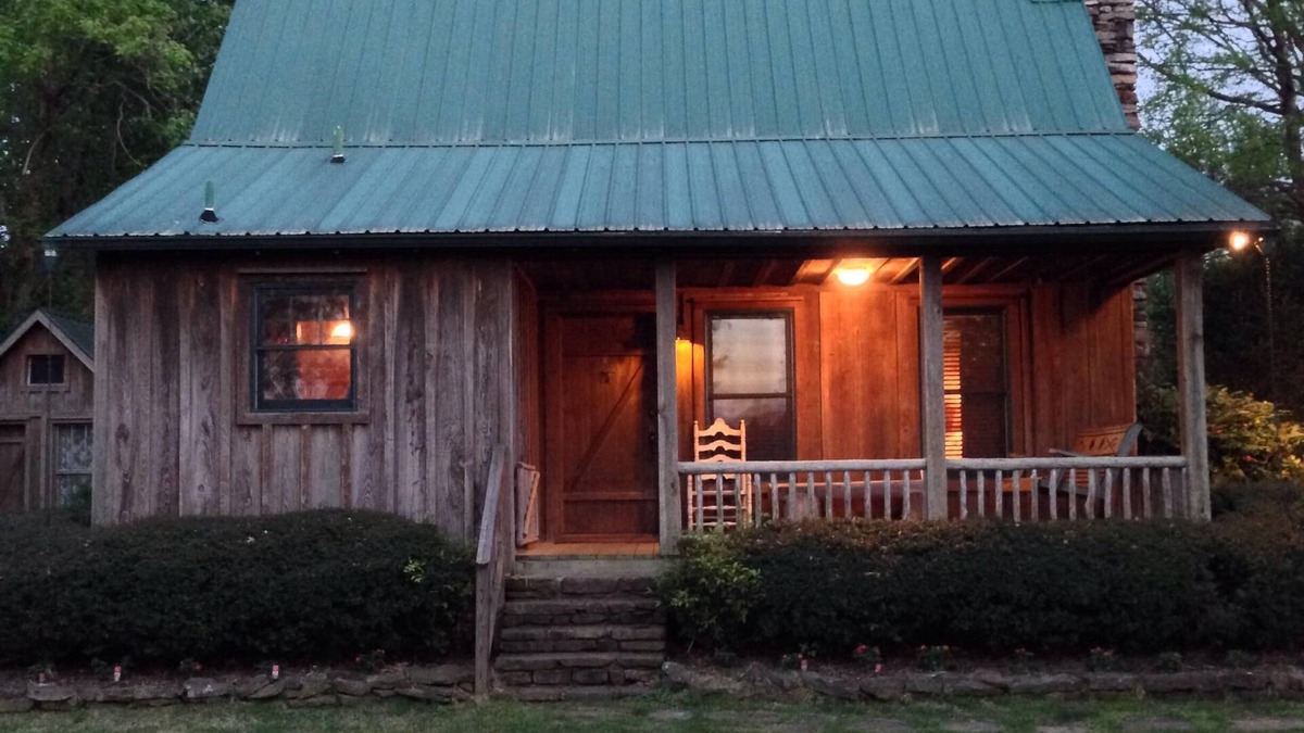 Pangburn Cabin | Quiet, Charming & Beautiful 2 Bedroom Cabin on the Little Red River