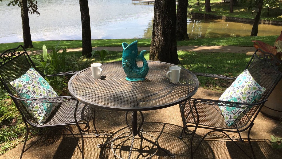 Jones Mills House | Quiet, Charming Lake Front Home with Kayaks, 2 Guest Maximum