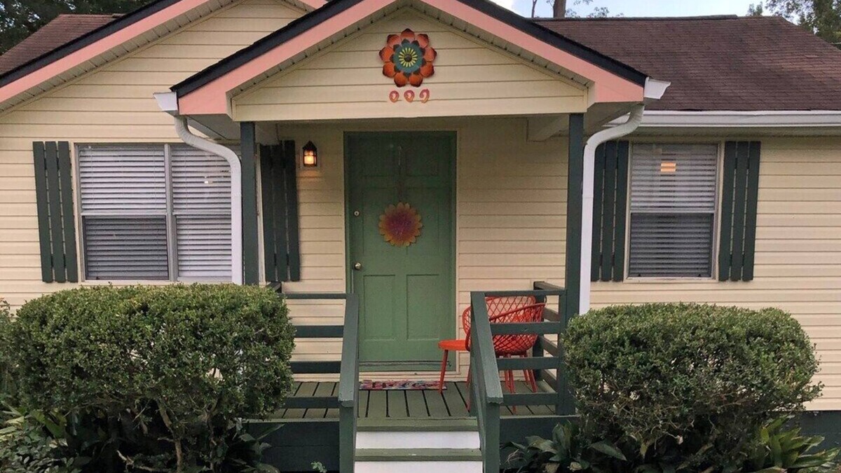 Old Town House | Quiet-Clean-Cottage-Dogs Kitchen