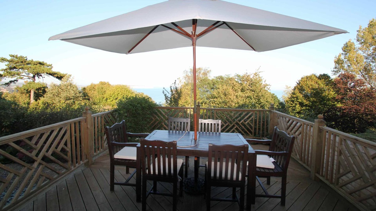 Shanklin Apartment | Quiet Cliff Top Location With Beautiful Views