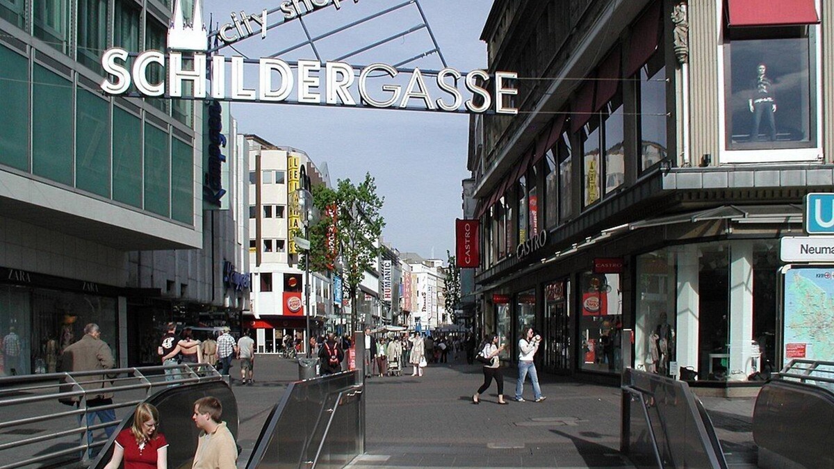 Old Town Apartment | Quiet comfort apartment with balcony in direct city center location.