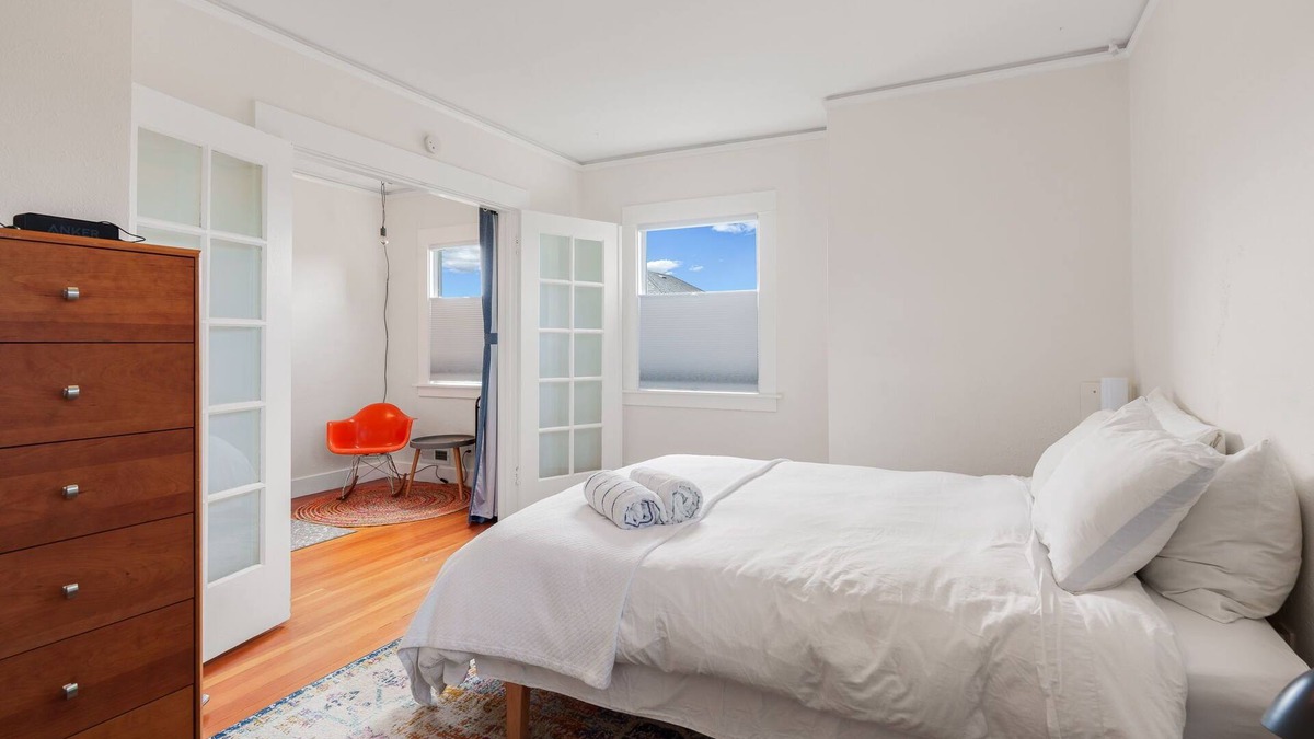 Upper Telegraph House | Quiet, Comfortable, Clean. Turnkey & Easy Access to SF, Berkeley, Oakland