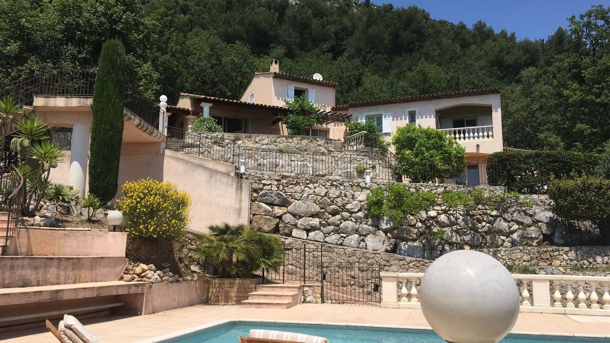 Saint-Jeannet Apartment | Quiet, comfortable studio with a panoramic view of The French Riviera