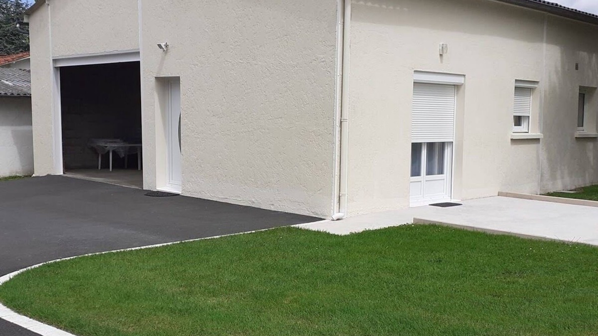 Arvert House | Quiet, comfortable rental in the Royannais countryside