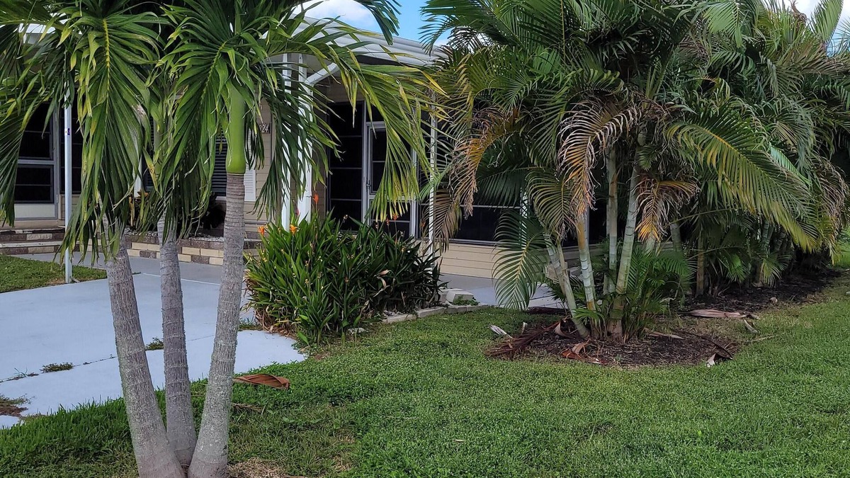 Ellenton House | Quiet community 2 Bed 2 Bath minutes away from Bradenton, FL.