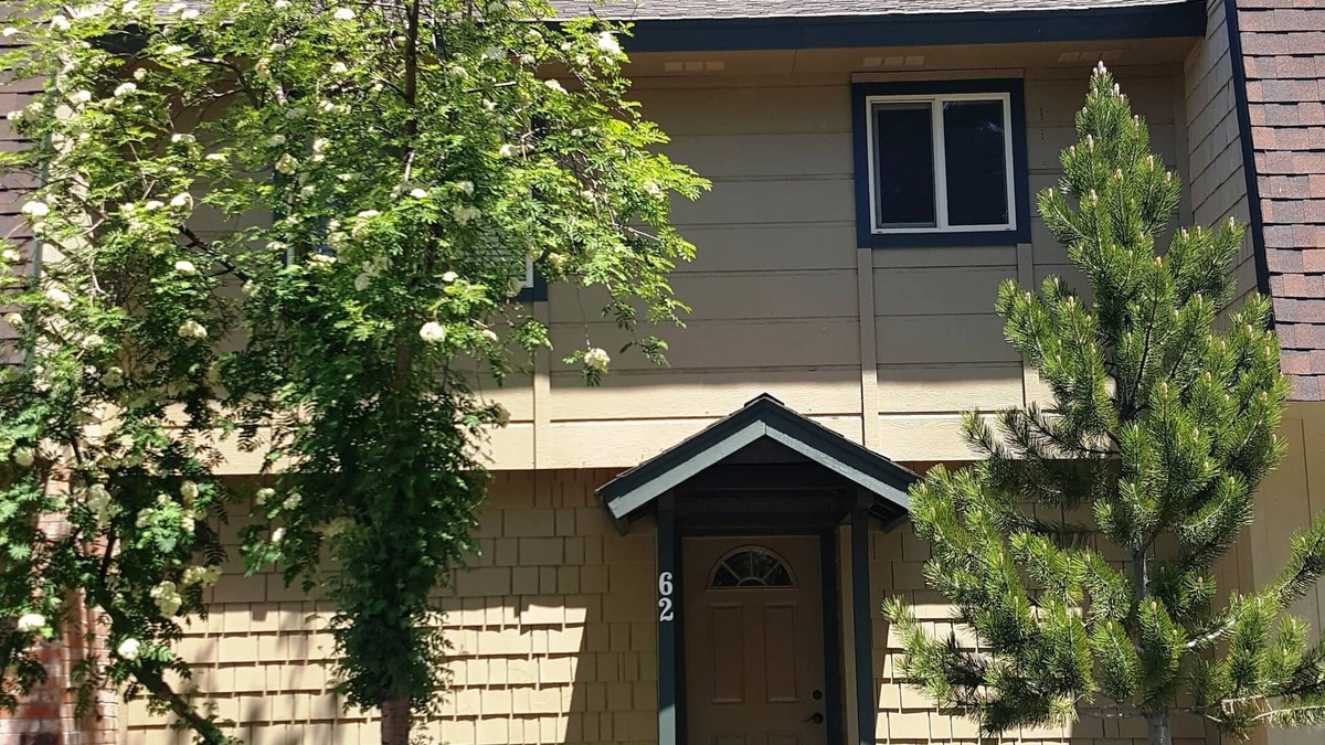 Lake Forest Condo | Quiet Condo Retreat #62 Lake Forest Glen